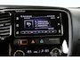 Mitsubishi Outlander 2.0 Executive Edition 7-Persoons Trekhaak, Alcantara, Camera, Goed onderhouden, Stoelverwarming,
