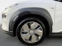 Hyundai Kona Electric EV Limited Sky 64 kWh | Zeer compleet | 99% SOH | Open dak | Lederen bekleding | Trekhaak | Stoel verwarming & koeling | Stuurverwarming |