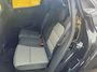 Renault Clio 1.0 TCe 90 Evolution uit 2023 Rijklaar + 12 maanden Bovag-garantie “Sinds 1970 | 5.000+ reviews | Score 9,5 | Service zoals ’t hoort” Henk Jongen Auto's in Helmond,  al 50 jaar service zoals 't hoort!