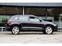 Skoda Karoq 1.0 TSI Ambition Business DSG Automaat | Org. NL | BOVAG Garantie | Apple Carplay/Android Auto | Cruise&Climate Control | 17'' Velgen | All Season Banden | PDC Voor&Achter |