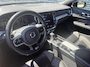 Volvo V60 2.0 T4 R-Design | Trekhaak | Harman Kardon Audio | Achteruitrijcamera | Parkeersensoren | Keyless Entry | Elektrische Achterklep | Elektrisch Verstelbare Voorstoelen | Parkeerverwarming | Stoelverwarming voor en achter | Navigatie
