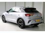 Volkswagen T-Roc 1.5 TSI R-Line DSG Automaat Blackstyle Navigatie | Climate Control | El. Achterklep | Camera | 4-Seizoenen banden