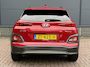 Hyundai Kona Electric EV Premium 64 kWh / 64 kWh accupakket / Volledig elektrisch / Actieradius tot 449 km WLTP / Premium uitvoering / Warmtepomp / Head-up display / Lederen bekleding / Elektrisch verstelbare stoelen / Stoelverwarming en stoelventilatie / Stuurwielverwarming / Adaptieve cruise control / Krell premium audiosysteem / Navigatiesysteem / Achteruitrijcamera / Parkeersensoren voor en achter / Dodehoekdetectie / Apple CarPlay & Android Auto / Keyless entry & start / LED-verlichting