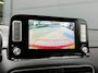 Hyundai Kona Electric EV Premium 64 kWh / 64 kWh accupakket / Volledig elektrisch / Actieradius tot 449 km WLTP / Premium uitvoering / Warmtepomp / Head-up display / Lederen bekleding / Elektrisch verstelbare stoelen / Stoelverwarming en stoelventilatie / Stuurwielverwarming / Adaptieve cruise control / Krell premium audiosysteem / Navigatiesysteem / Achteruitrijcamera / Parkeersensoren voor en achter / Dodehoekdetectie / Apple CarPlay & Android Auto / Keyless entry & start / LED-verlichting
