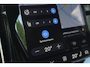 Volvo EX40 Single Motor Extended Range Plus 82 kWh | DEMO DEAL | Harman Kardon Geluidsinstallatie | Adaptieve cruise control | Stoelen voor verwarmbaar | Stuurwiel verwarmbaar | 360 graden camera | Pilot assist | Keyless entry | 19'' Lichtmetalen velgen | Extra getint glas achter