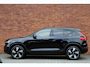 Volvo EX40 Single Motor Extended Range Plus 82 kWh | DEMO DEAL | Harman Kardon Geluidsinstallatie | Adaptieve cruise control | Stoelen voor verwarmbaar | Stuurwiel verwarmbaar | 360 graden camera | Pilot assist | Keyless entry | 19'' Lichtmetalen velgen | Extra getint glas achter