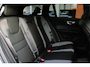 Volvo V60 2.0 T6 Plug-in hybrid AWD Ultra Dark | Panoramisch schuif-/kanteldak | 360 graden camera | Elektrische voorstoelen met geheugenfunctie | Head up display | Harman Kardon | Stoel-/ stuurwielverwarming | Verwarmde achterbank | Extra getint glas | 19 inch. lichtmetalen velgen | Pilot assist