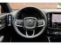 Volvo EX40 Single Motor Plus Black Edition Europa 70 kWh | DEMO DEAL | Trekhaak | Panoramadak met schuif-/kantelfunctie | 360 graden camera | Elektrisch bedienbare voorstoelen met geheugenfunctie | Stoel-/stuurwielverwarming | Dak hoogglans zwart | Extra getint glas achter | Harman Kardon | 20 inch. lichtmetalen velgen | Pilot assist | Adaptieve cruise control |