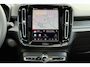 Volvo EX40 Single Motor Plus Black Edition Europa 70 kWh | DEMO DEAL | Trekhaak | Panoramadak met schuif-/kantelfunctie | 360 graden camera | Elektrisch bedienbare voorstoelen met geheugenfunctie | Stoel-/stuurwielverwarming | Dak hoogglans zwart | Extra getint glas achter | Harman Kardon | 20 inch. lichtmetalen velgen | Pilot assist | Adaptieve cruise control |