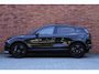 Volvo EX30 Cross Country P5 Long Range Ultra Europa 69 kWh | Panoramadak | 360 graden camera | Elektrisch verstelbare voorstoelen | Stoel-/ stuurwielverwarming | Harman Kardon | Extra getint glas | Keyless entry | 19 inch. lichtmetalen velgen | Dak in contrasterende kleur | Warmtepomp | Vehicle to load | Volvo Guard | Adaptieve cruise control | BLIS