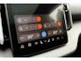Volvo EX30 Cross Country P5 Long Range Ultra Europa 69 kWh | Panoramadak | 360 graden camera | Elektrisch verstelbare voorstoelen | Stoel-/ stuurwielverwarming | Harman Kardon | Extra getint glas | Keyless entry | 19 inch. lichtmetalen velgen | Dak in contrasterende kleur | Warmtepomp | Vehicle to load | Volvo Guard | Adaptieve cruise control | BLIS