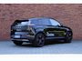 Volvo EX30 Cross Country P5 Long Range Ultra Europa 69 kWh | Panoramadak | 360 graden camera | Elektrisch verstelbare voorstoelen | Stoel-/ stuurwielverwarming | Harman Kardon | Extra getint glas | Keyless entry | 19 inch. lichtmetalen velgen | Dak in contrasterende kleur | Warmtepomp | Vehicle to load | Volvo Guard | Adaptieve cruise control | BLIS