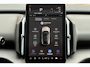 Volvo EX30 Cross Country P5 Long Range Ultra Europa 69 kWh | Panoramadak | 360 graden camera | Elektrisch verstelbare voorstoelen | Stoel-/ stuurwielverwarming | Harman Kardon | Extra getint glas | Keyless entry | 19 inch. lichtmetalen velgen | Dak in contrasterende kleur | Warmtepomp | Vehicle to load | Volvo Guard | Adaptieve cruise control | BLIS