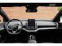 Volvo EX30 Cross Country P5 Long Range Ultra Europa 69 kWh | Panoramadak | 360 graden camera | Elektrisch verstelbare voorstoelen | Stoel-/ stuurwielverwarming | Harman Kardon | Extra getint glas | Keyless entry | 19 inch. lichtmetalen velgen | Dak in contrasterende kleur | Warmtepomp | Vehicle to load | Volvo Guard | Adaptieve cruise control | BLIS