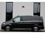 Mercedes-Benz EQV 300 L2 / AMG / Luchtvering / Panorama / Elec Stoelen / 7-Persoons / Burmester / 360 Camera / Vol Opties / NIEUWSTAAT