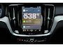 Volvo V60 T8 Plug-in hybrid AWD Plus Dark | Panoramadak | Trekhaak | Verwarmbare voorstoelen, achterbank en stuurwiel | 360 graden camera | Head-up display | Premium audio by Harman Kardon | Keyless