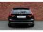 Volvo V60 T8 Plug-in hybrid AWD Plus Dark | Panoramadak | Trekhaak | Verwarmbare voorstoelen, achterbank en stuurwiel | 360 graden camera | Head-up display | Premium audio by Harman Kardon | Keyless