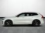 Volvo XC60 2.0 T6 Plug-in hybrid AWD Ultra Black Edition | Luchtvering | Trekhaak | 360 cam | Pano | 21" Velgen