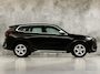 BMW X1 sDrive18i X-Line Automaat (NIEUW MODEL, APPLE CARPLAY, GROOT NAVI, CAMERA, STUUR/STOELVERWARMING, SPORTSTOELEN, LEDER, ELEK ACHTERKLEP, NIEUWSTAAT)