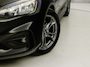 Ford Focus Wagon 1.0 EcoBoost ST Line Automaat (APPLE CARPLAY, GROOT NAVI, STUUR/STOELVERWARMING, CAMERA, SPORTSTOELEN, GETINT GLAS, ADAPTIVE CRUISE, TREKHAAK, NIEUWE APK, NIEUWSTAAT)