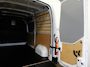 Renault Master T33 2.3 dCi 135PK L2H2 BPM VRIJ! Airco Cruise control Parkeersensoren Navigatie Trekhaak 3Zits Lat om lat Laadvloer Apple Carplay Android auto