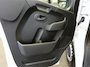 Renault Master T33 2.3 dCi 135PK L2H2 BPM VRIJ! Airco Cruise control Parkeersensoren Navigatie Trekhaak 3Zits Lat om lat Laadvloer Apple Carplay Android auto
