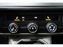 Volkswagen Transporter 2.0 TDI L2H2 30 - Airco, Cruise, PDC, Carplay, Inrichting, Imperiaal, Standkachel, Trekhaak.