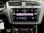 Volkswagen Tiguan 1.5 TSI Life / Automaat / Carplay / Trekhaak (1.800 KG) / Sensoren / Camera /