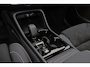 Volvo XC40 B4 Plus Dark - Panorama/schuifdak - IntelliSafe Assist & Surround - Harman/Kardon audio - Parkeercamera achter - Verwarmde voorstoelen & stuur - Parkeersensoren voor & achter - Elektr. bedienb. voorstoelen met geheugen links - Draadloze tel. lader - Extra getint glas - Inklapbare trekhaak - 19' LMV