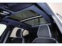 Volvo XC40 B4 Plus Dark - Panorama/schuifdak - IntelliSafe Assist & Surround - Harman/Kardon audio - Parkeercamera achter - Verwarmde voorstoelen & stuur - Parkeersensoren voor & achter - Elektr. bedienb. voorstoelen met geheugen links - Draadloze tel. lader - Extra getint glas - Inklapbare trekhaak - 19' LMV