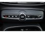 Volvo XC40 B4 Plus Dark - Panorama/schuifdak - IntelliSafe Assist & Surround - Harman/Kardon audio - Parkeercamera achter - Verwarmde voorstoelen & stuur - Parkeersensoren voor & achter - Elektr. bedienb. voorstoelen met geheugen links - Draadloze tel. lader - Extra getint glas - Inklapbare trekhaak - 19' LMV