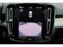 Volvo XC40 B4 Plus Dark - Panorama/schuifdak - IntelliSafe Assist & Surround - Harman/Kardon audio - Parkeercamera achter - Verwarmde voorstoelen & stuur - Parkeersensoren voor & achter - Elektr. bedienb. voorstoelen met geheugen links - Draadloze tel. lader - Extra getint glas - Inklapbare trekhaak - 19' LMV