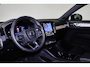 Volvo XC40 B4 Plus Dark - Panorama/schuifdak - IntelliSafe Assist & Surround - Harman/Kardon audio - Parkeercamera achter - Verwarmde voorstoelen & stuur - Parkeersensoren voor & achter - Elektr. bedienb. voorstoelen met geheugen links - Draadloze tel. lader - Extra getint glas - Inklapbare trekhaak - 19' LMV