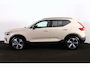 Volvo XC40 B4 Plus Dark - Panorama/schuifdak - IntelliSafe Assist & Surround - Harman/Kardon audio - Parkeercamera achter - Verwarmde voorstoelen & stuur - Parkeersensoren voor & achter - Elektr. bedienb. voorstoelen met geheugen links - Draadloze tel. lader - Extra getint glas - Inklapbare trekhaak - 19' LMV