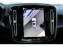 Volvo XC40 Recharge Ultimate 70 kWh | Wegklapbare Trekhaak | All-Season Banden | Lederen Bekleding | Panoramadak | 360 Graden Camera | Stuurverwarming | Stoelverwarming | Harman/Kardon | 19-Inch Lichtmetalen Velgen | Getint Glas | BLIS | Elektrisch Verstelbare Voorstoelen | Keyless | Elektrische Achterklep | Silver Dawn Metallic | Apple Carplay | Google Services |