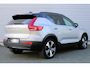 Volvo XC40 Recharge Ultimate 70 kWh | Wegklapbare Trekhaak | All-Season Banden | Lederen Bekleding | Panoramadak | 360 Graden Camera | Stuurverwarming | Stoelverwarming | Harman/Kardon | 19-Inch Lichtmetalen Velgen | Getint Glas | BLIS | Elektrisch Verstelbare Voorstoelen | Keyless | Elektrische Achterklep | Silver Dawn Metallic | Apple Carplay | Google Services |