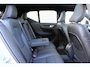 Volvo XC40 Recharge Ultimate 70 kWh | Wegklapbare Trekhaak | All-Season Banden | Lederen Bekleding | Panoramadak | 360 Graden Camera | Stuurverwarming | Stoelverwarming | Harman/Kardon | 19-Inch Lichtmetalen Velgen | Getint Glas | BLIS | Elektrisch Verstelbare Voorstoelen | Keyless | Elektrische Achterklep | Silver Dawn Metallic | Apple Carplay | Google Services |
