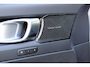 Volvo XC40 Recharge Ultimate 70 kWh | Wegklapbare Trekhaak | All-Season Banden | Lederen Bekleding | Panoramadak | 360 Graden Camera | Stuurverwarming | Stoelverwarming | Harman/Kardon | 19-Inch Lichtmetalen Velgen | Getint Glas | BLIS | Elektrisch Verstelbare Voorstoelen | Keyless | Elektrische Achterklep | Silver Dawn Metallic | Apple Carplay | Google Services |