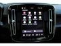 Volvo XC40 Recharge Ultimate 70 kWh | Wegklapbare Trekhaak | All-Season Banden | Lederen Bekleding | Panoramadak | 360 Graden Camera | Stuurverwarming | Stoelverwarming | Harman/Kardon | 19-Inch Lichtmetalen Velgen | Getint Glas | BLIS | Elektrisch Verstelbare Voorstoelen | Keyless | Elektrische Achterklep | Silver Dawn Metallic | Apple Carplay | Google Services |