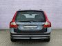 Volvo V70 2.5T Summum | Trekhaak | Stoelverwarming | Cruise Control | Climate Control | Roof Rails | Navigatie | 6CD Wisselaar | Leder | Bluetooth | Parkeersensoren |