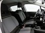 Citroën C3 Shine 82pk | Lage kilometerstand | Navigatie via Apple Carplay / Android Auto | Achteruitrijcamera | Climate Control | Cruise Control | Parkeersensoren | Bluetooth | Elektrisch inklapbare spiegels | Afwijkende dakkleur | Multifunctioneel lederen stuurwiel | Automatisch dimlicht | Regensensor | Donker getint glas | 17" lichtmetalen velgen |