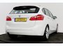BMW 2-Serie Active Tourer 218i Luxury | Trekhaak | Panoramadak | Stoelverwarming | Cruise Control | PDC |