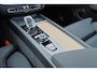 Volvo XC60 T6 Recharge AWD Ultra Dark - Luchtvering - Panorama/schuifdak - IntelliSafe Assist & Surround - 360º Camera - Harman/Kardon audio - Adaptieve LED koplampen - Verwarmde voorstoelen, stuur & achterbank - Parkeersensoren voor & achter - Elektr. bedienb. voorstoelen met geheugen - Head up display - Draadloze tel. lader - Extra getint glas - Inklapbare trekhaak - 20' LMV