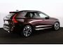 Volvo XC60 T6 Recharge AWD Ultra Dark - Luchtvering - Panorama/schuifdak - IntelliSafe Assist & Surround - 360º Camera - Harman/Kardon audio - Adaptieve LED koplampen - Verwarmde voorstoelen, stuur & achterbank - Parkeersensoren voor & achter - Elektr. bedienb. voorstoelen met geheugen - Head up display - Draadloze tel. lader - Extra getint glas - Inklapbare trekhaak - 20' LMV