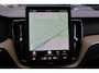 Volvo XC60 T6 Recharge AWD Ultra Dark - Luchtvering - Panorama/schuifdak - IntelliSafe Assist & Surround - 360º Camera - Harman/Kardon audio - Adaptieve LED koplampen - Verwarmde voorstoelen, stuur & achterbank - Parkeersensoren voor & achter - Elektr. bedienb. voorstoelen met geheugen - Head up display - Draadloze tel. lader - Extra getint glas - Inklapbare trekhaak - 20' LMV