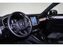 Volvo XC40 B4 Plus Dark - IntelliSafe Assist & Surround - Harman/Kardon audio - Parkeercamera achter - Verwarmde voorstoelen & stuur - Parkeersensoren voor & achter - Elektr. bedienb. voorstoelen met geheugen links - Draadloze tel. lader - Inklapbare trekhaak - 19' LMV