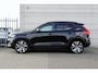 Volvo XC40 Recharge Pro | Apple Carplay & Android Auto | Centrale deurvergrendeling met afstandsbediening | Cruise control adaptief met Stop&Go en stuurhulp | Draadloze telefoonlader | Elektrisch glazen panorama-dak | elektrisch verstelb. bestuurdersstoel met geheugen | Stoel- en stuurverwarming