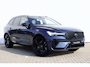 Volvo XC60 Plus Black Edition Recharge Plug-In Hybrid AWD | Luchtvering | 360 | HUD | H&K | Panodak |
