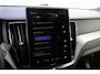 Volvo XC60 Plus Black Edition Recharge Plug-In Hybrid AWD | Luchtvering | 360 | HUD | H&K | Panodak |