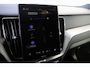 Volvo XC60 Plus Black Edition Recharge Plug-In Hybrid AWD | Luchtvering | 360 | HUD | H&K | Panodak |